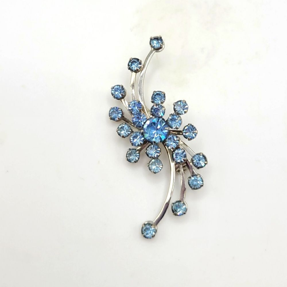 Beautiful Vintage light blue rhinestone brooch pin, silvertone,  unsigned